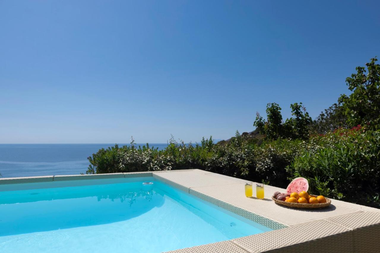 Luxury Villa By The Beach Steniaí Exterior foto
